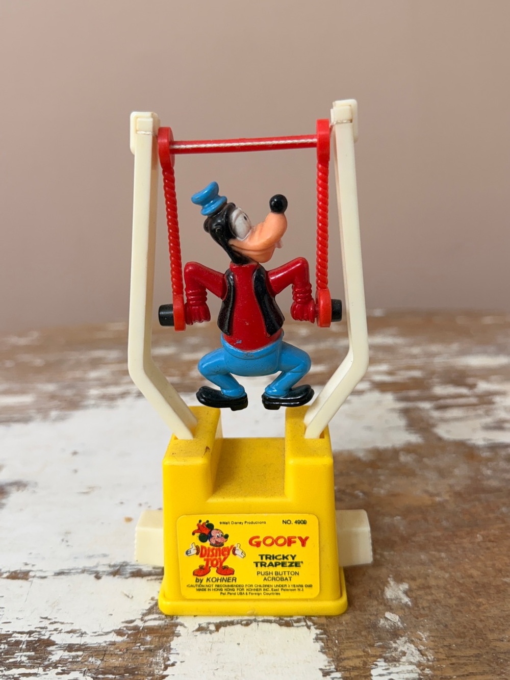 Disney Goofy Trapeze Figure Toy – Yellow/Red/Blue/Black